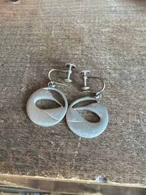 Vintage Pewter Preening Loon Silver Screw Back Earrings Kenneth Kantro 1986